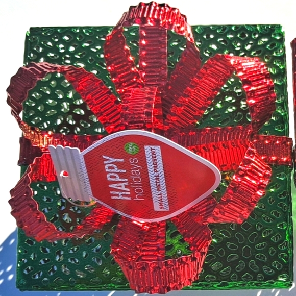 Beautiful Holiday Gift Metal Boxes With White Lights Inside And Bows On Top - Picture 5 of 6